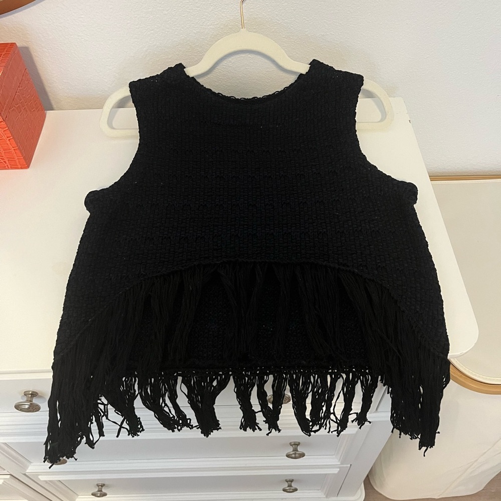 Cropped sweater with fringe